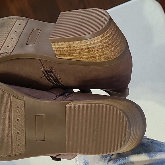 True Craft Stylish Brown Ankle Boots with Buckles size 10 - Picture 6 of 12